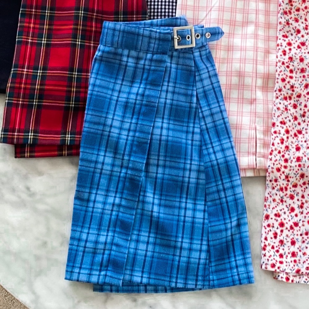 BRANDY MELVILLE BLUE PLAID EMERSON SKIRT😇🦋